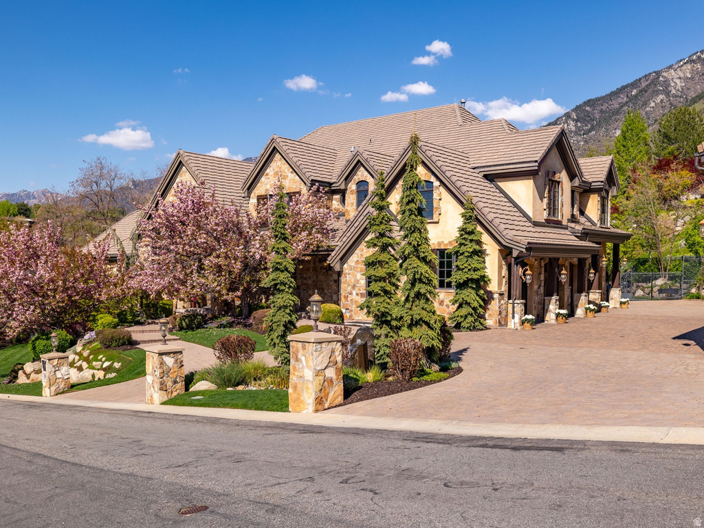 18 SNOW FOREST LN Sandy, UT 84092