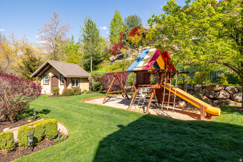 18 SNOW FOREST LN Sandy, UT 84092