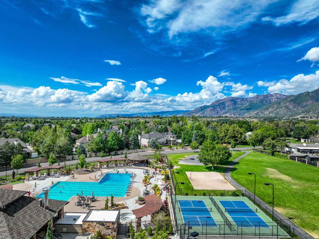 18 SNOW FOREST LN Sandy, UT 84092