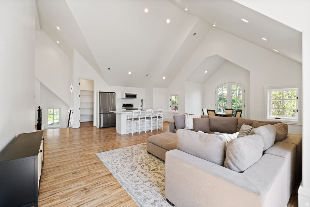 18 SNOW FOREST LN Sandy, UT 84092