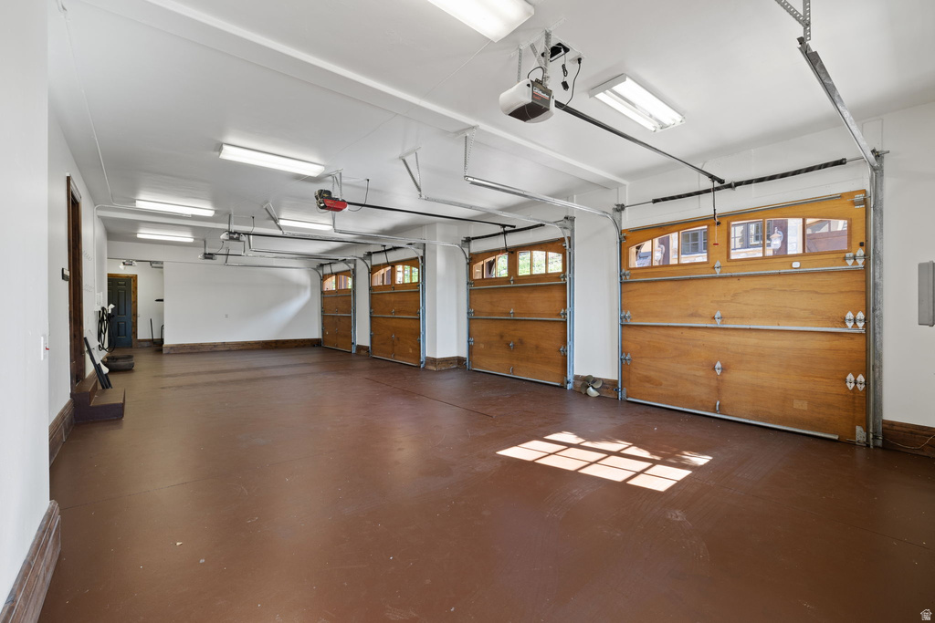 18 SNOW FOREST LN Sandy, UT 84092