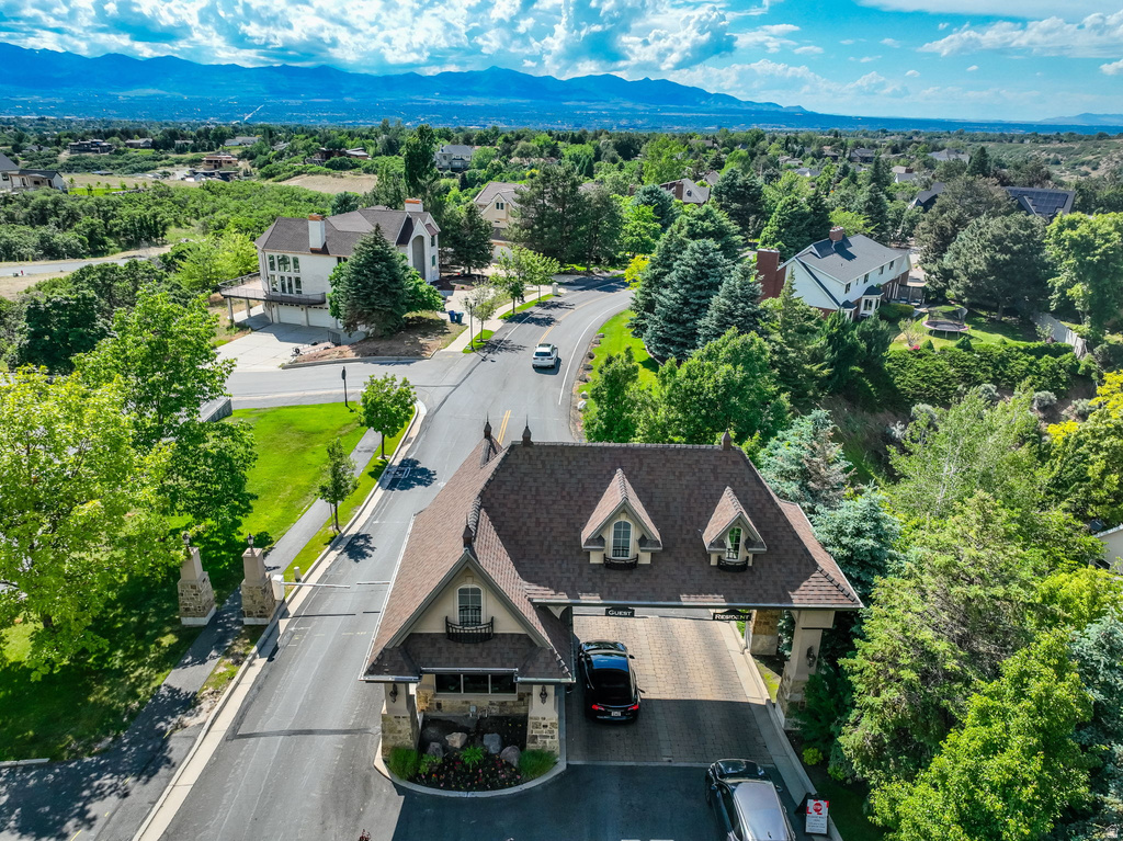 18 SNOW FOREST LN Sandy, UT 84092