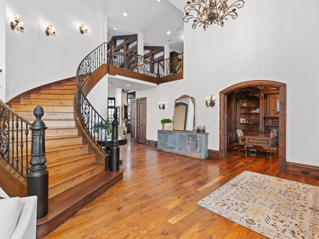 18 SNOW FOREST LN Sandy, UT 84092