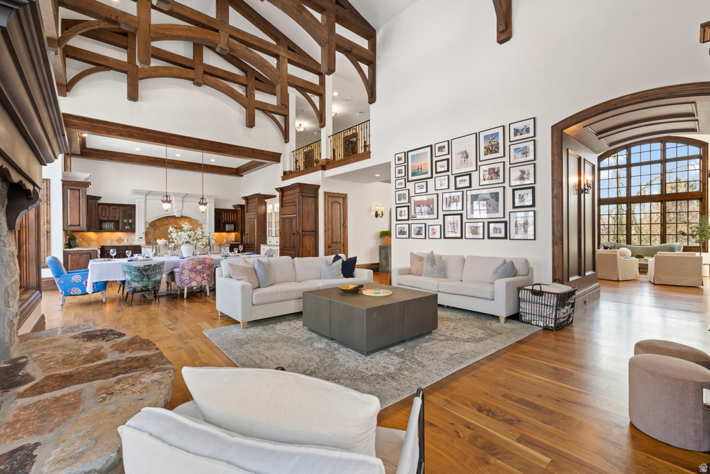 18 SNOW FOREST LN Sandy, UT 84092