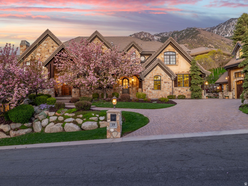 18 SNOW FOREST LN Sandy, UT 84092