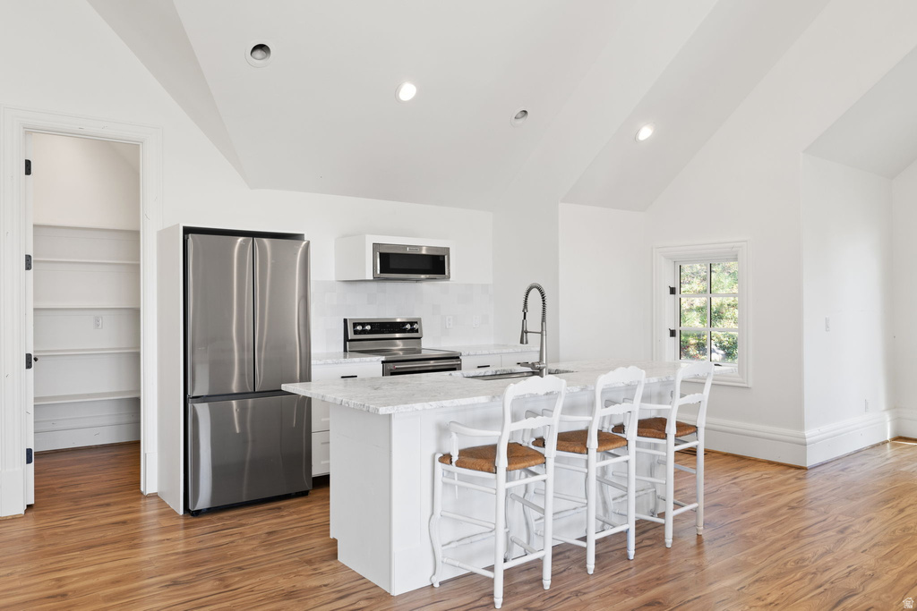 18 SNOW FOREST LN Sandy, UT 84092