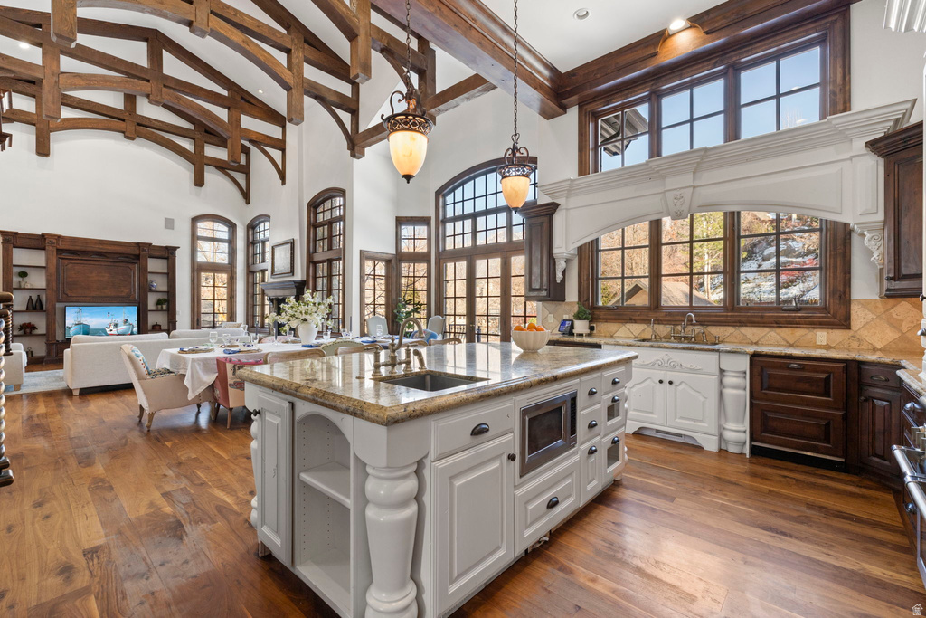 18 SNOW FOREST LN Sandy, UT 84092