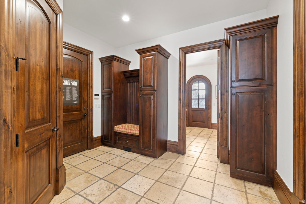 18 SNOW FOREST LN Sandy, UT 84092