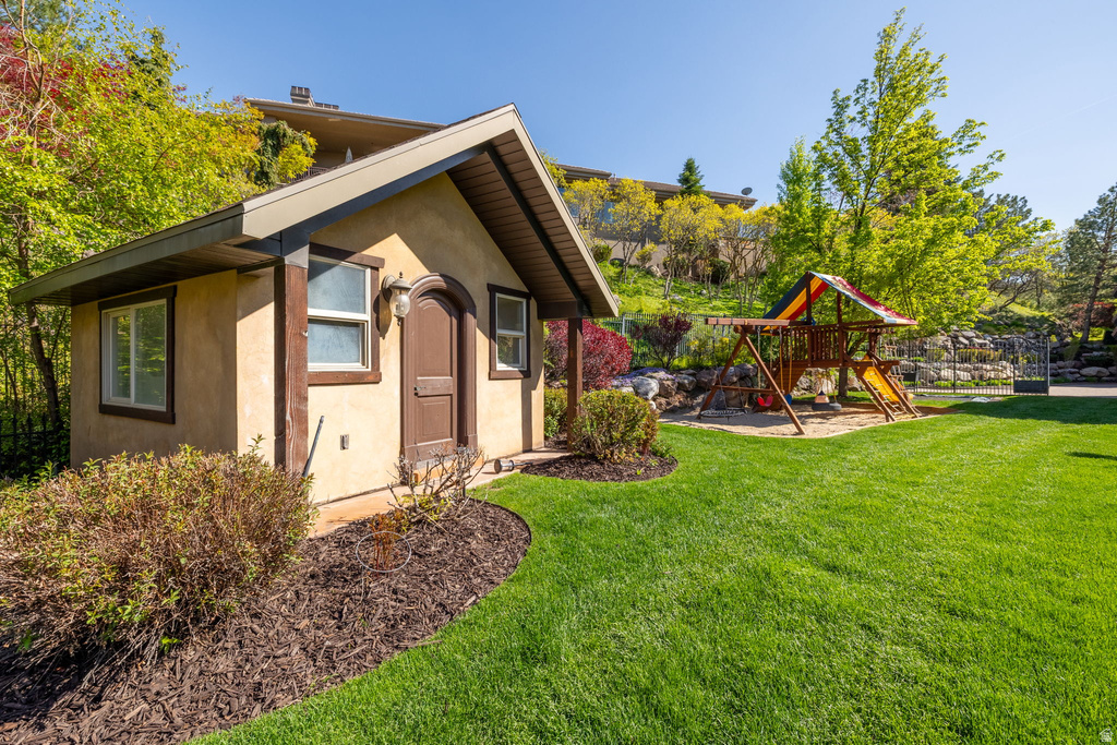 18 SNOW FOREST LN Sandy, UT 84092