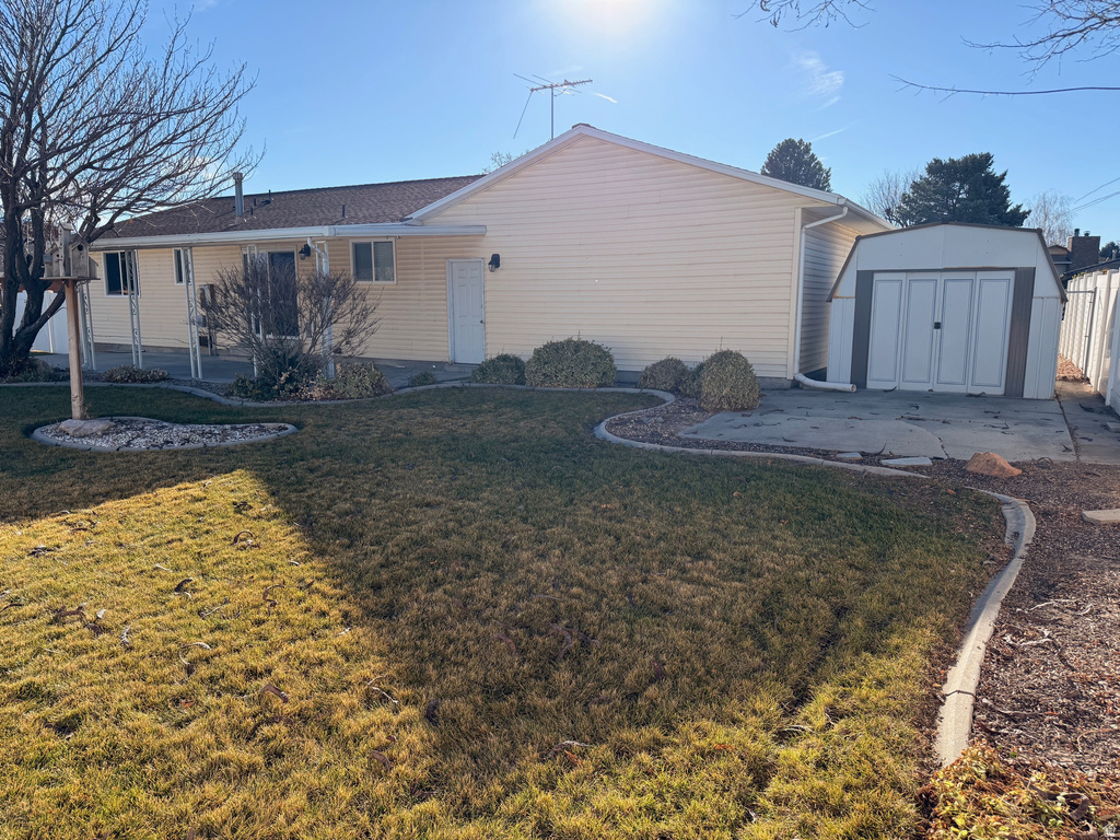 2548 W SWASEY DR Taylorsville, UT 84129