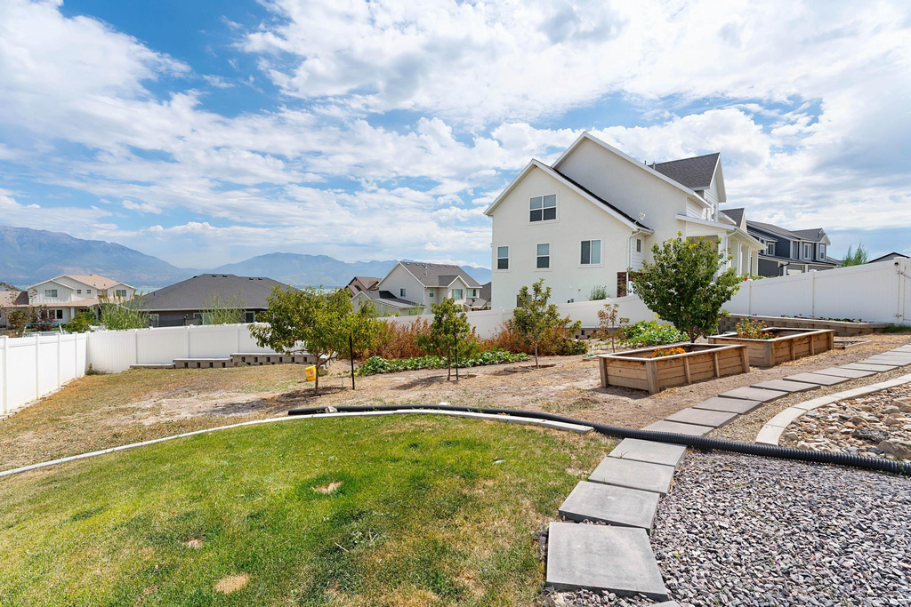 3727 S LARKSPUR CIR Saratoga Springs, UT 84045