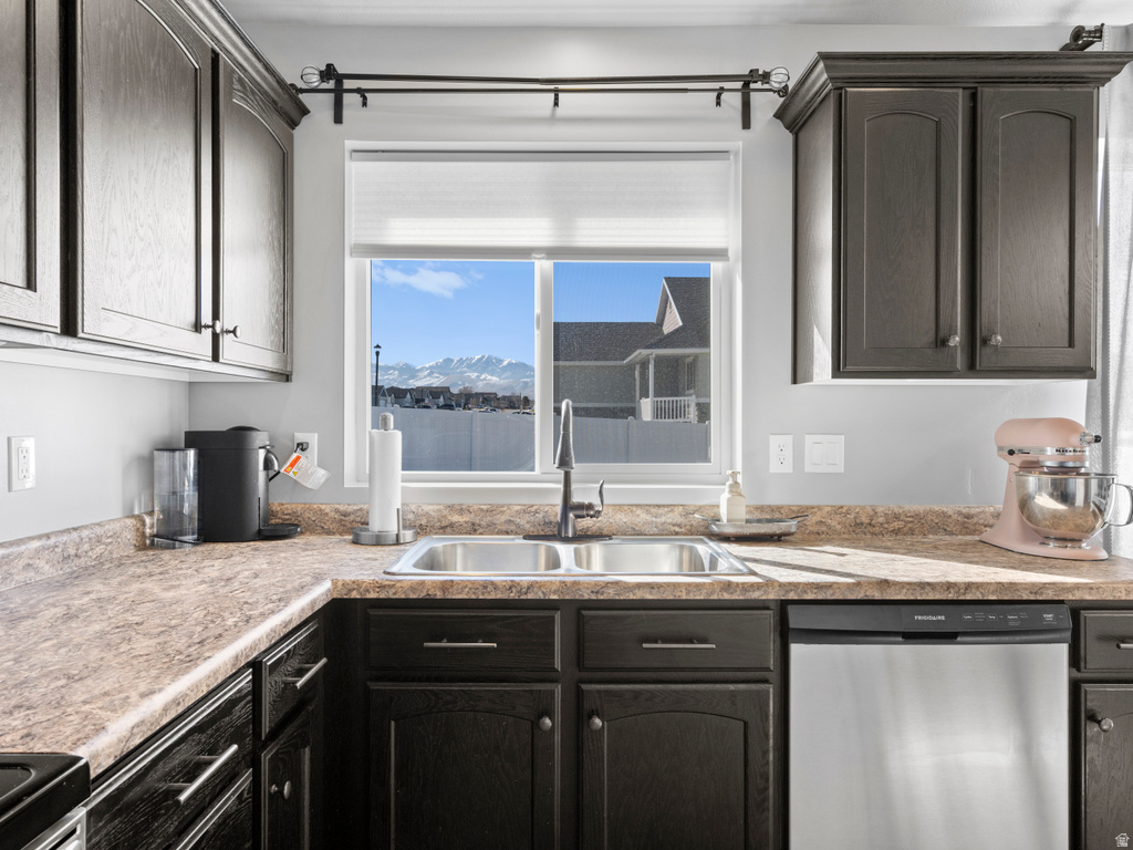 366 E 1970 N Tooele, UT 84074