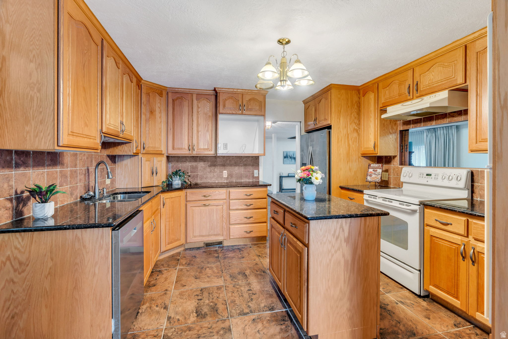 790 E 400 N Lindon, UT 84042