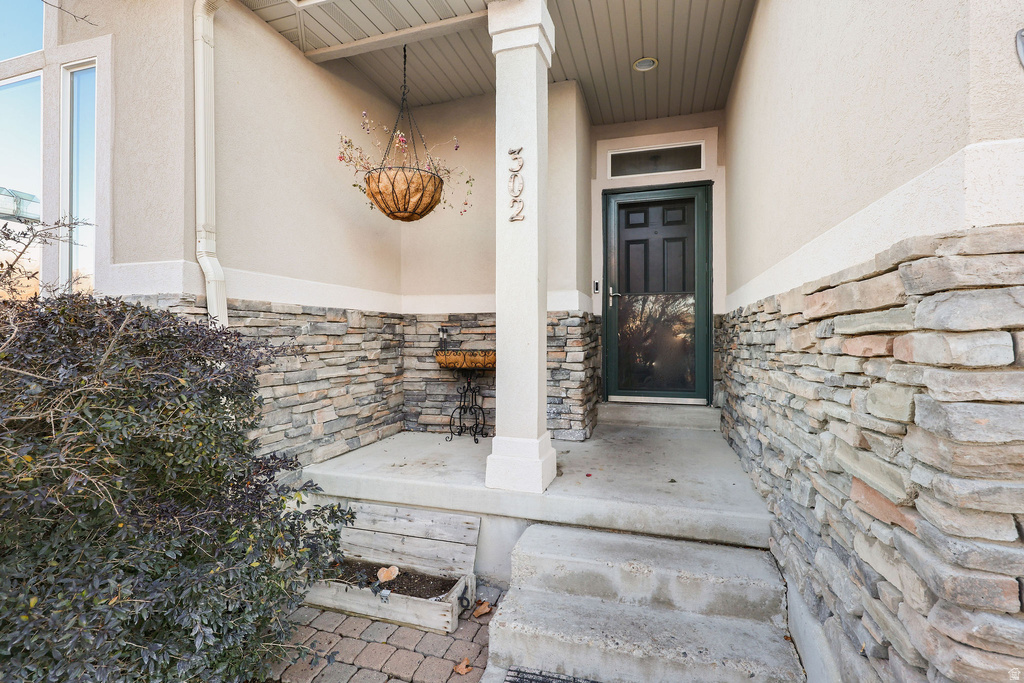 302 E INTERLOCHEN LN Stansbury Park, UT 84074