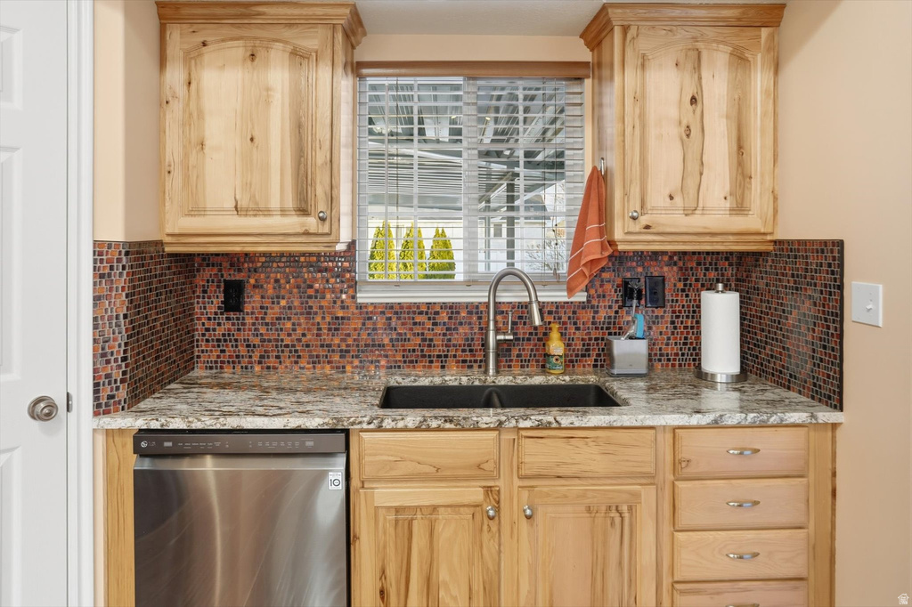 3582 N 3050 W Farr West, UT 84404