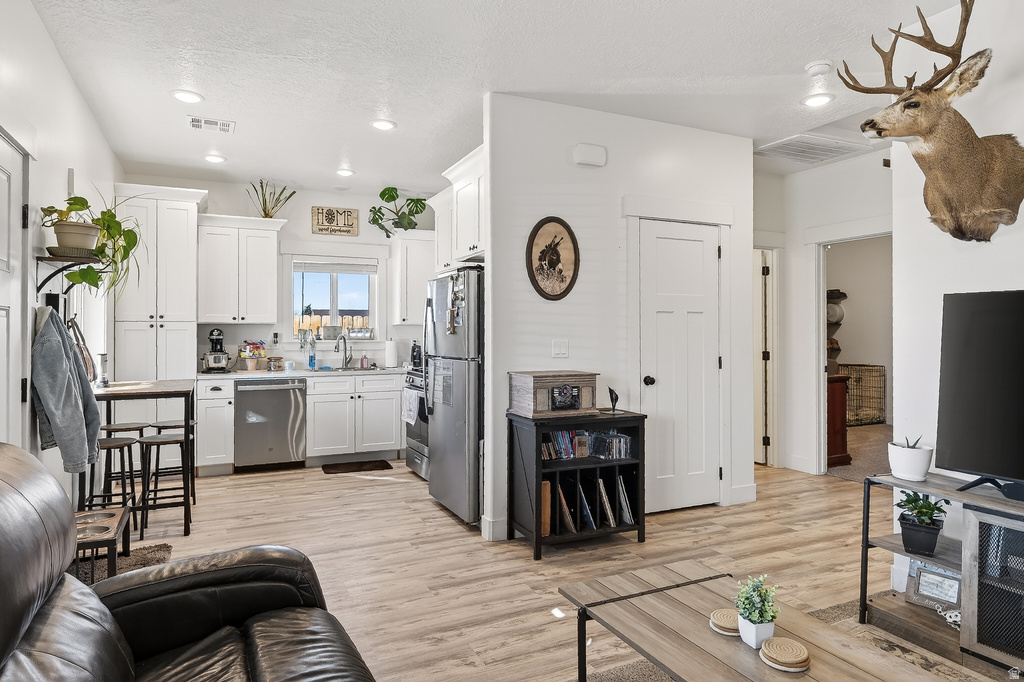 4236 N MAPLE CIR Enoch, UT 84721