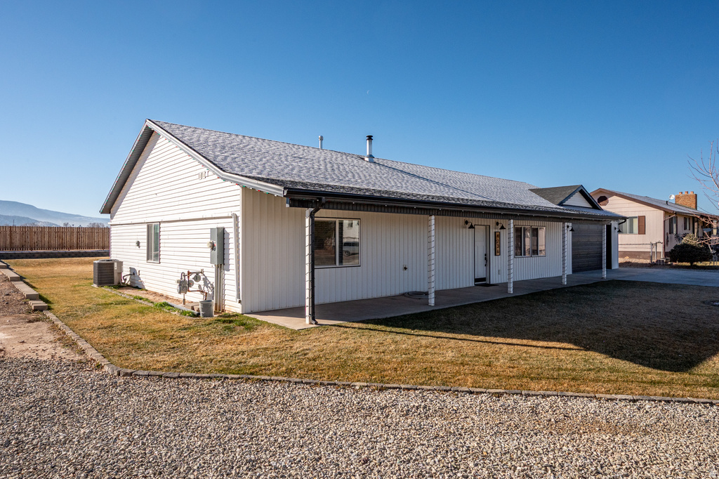 4236 N MAPLE CIR Enoch, UT 84721