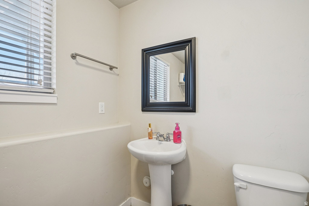 2564 W 5950 S Roy, UT 84067