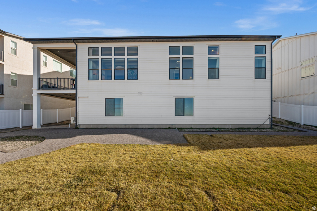 886 S WINTER LN North Salt Lake, UT 84054