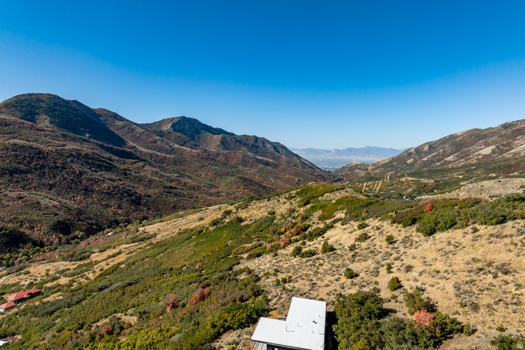 5855 E PIONEER RIDGE CIR Salt Lake City, UT 84108