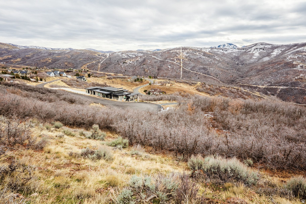 5855 E PIONEER RIDGE CIR Salt Lake City, UT 84108