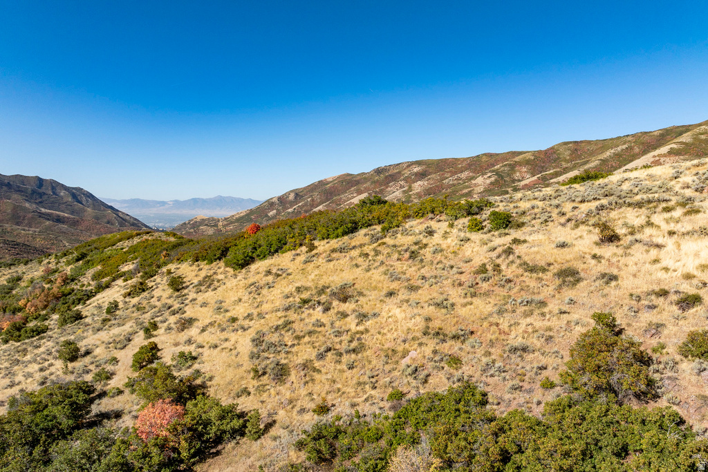 5855 E PIONEER RIDGE CIR Salt Lake City, UT 84108