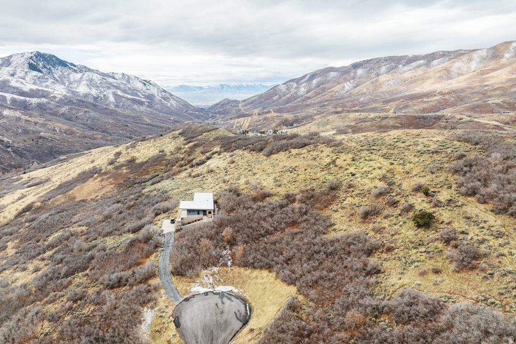 5855 E PIONEER RIDGE CIR Salt Lake City, UT 84108