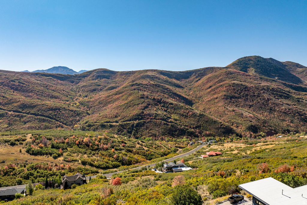 5855 E PIONEER RIDGE CIR Salt Lake City, UT 84108