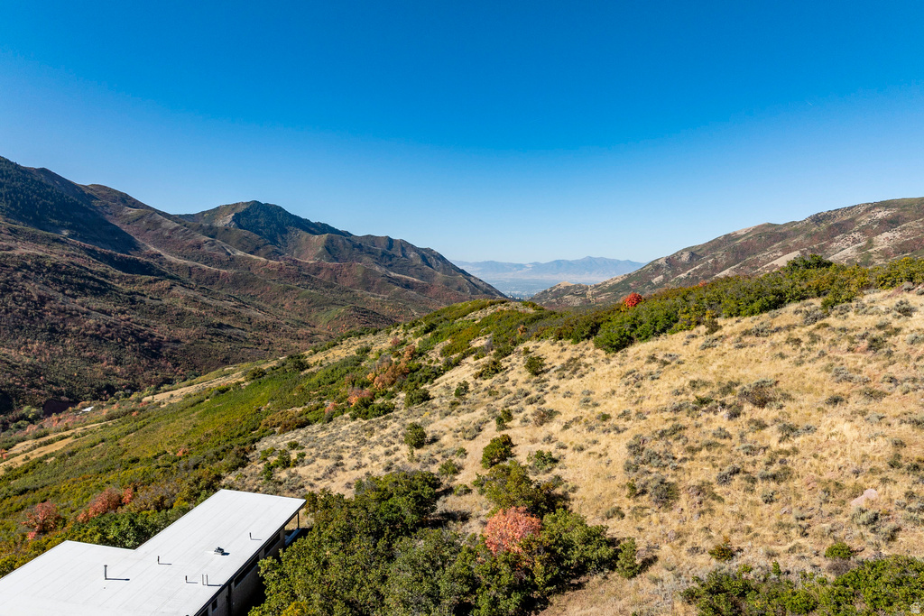 5855 E PIONEER RIDGE CIR Salt Lake City, UT 84108