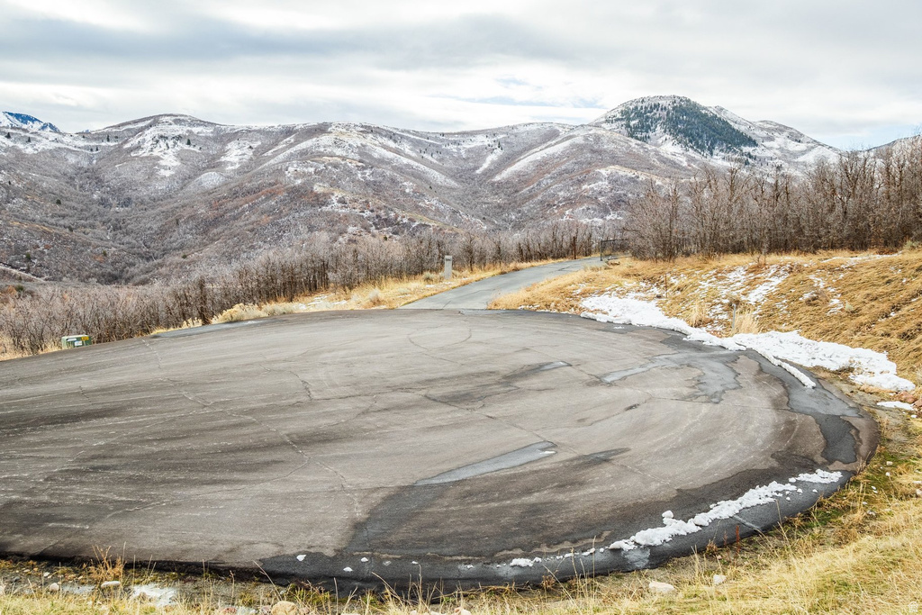 5855 E PIONEER RIDGE CIR Salt Lake City, UT 84108