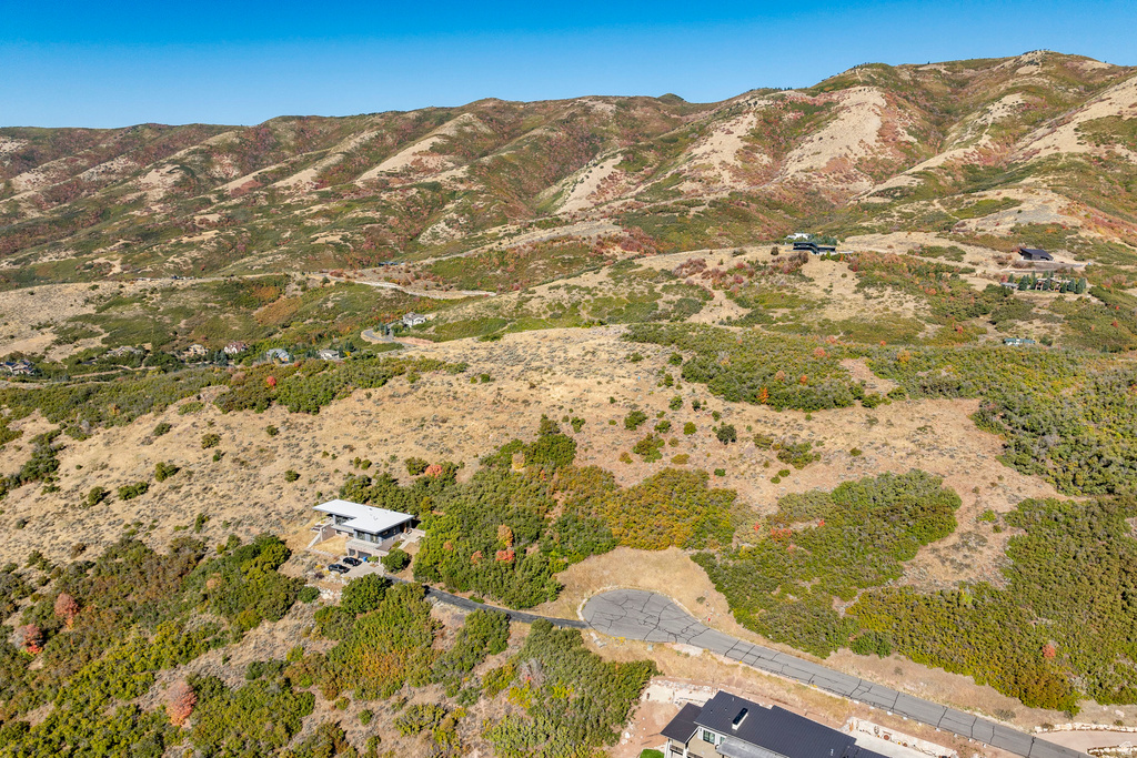 5855 E PIONEER RIDGE CIR Salt Lake City, UT 84108