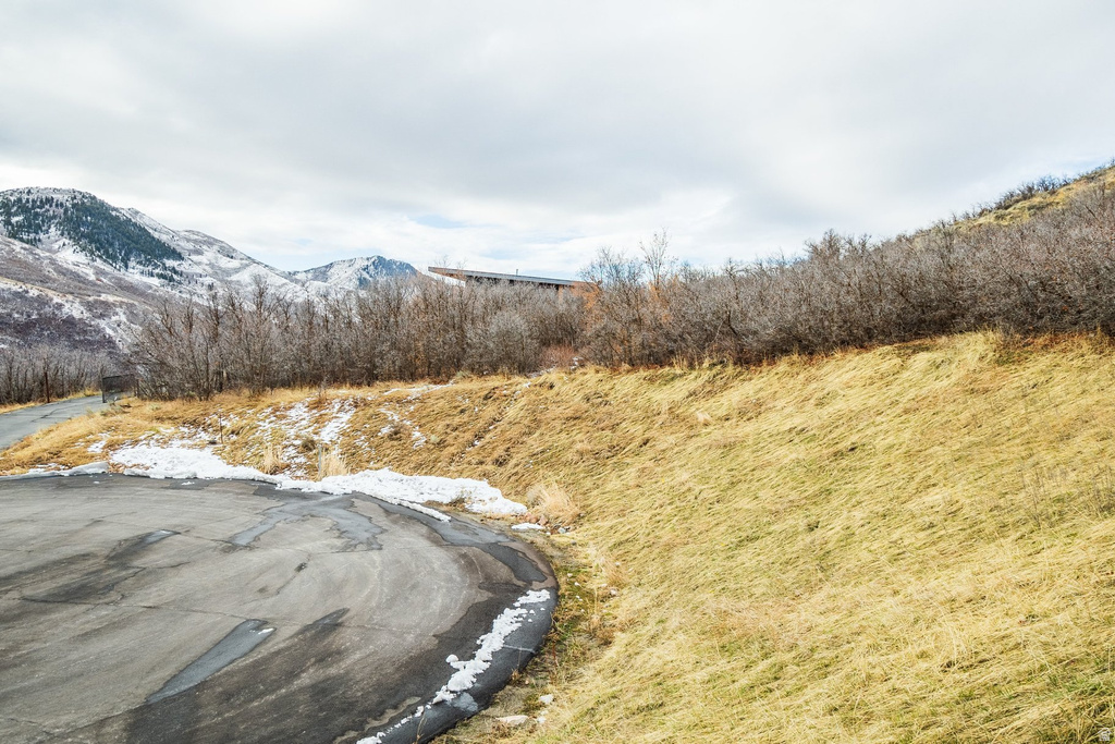 5855 E PIONEER RIDGE CIR Salt Lake City, UT 84108