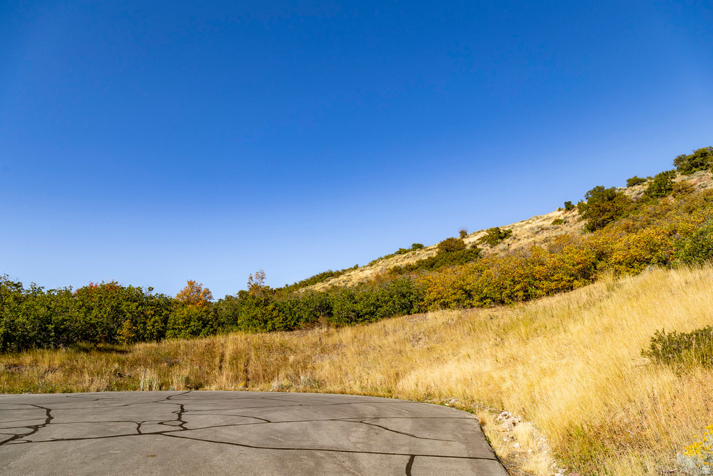 5855 E PIONEER RIDGE CIR Salt Lake City, UT 84108