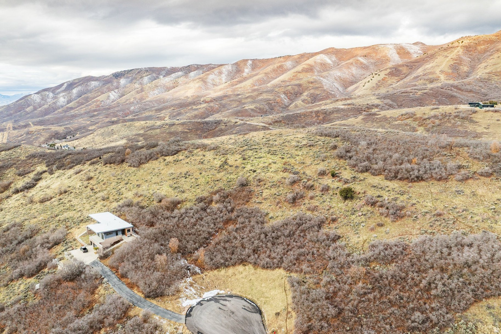 5855 E PIONEER RIDGE CIR Salt Lake City, UT 84108