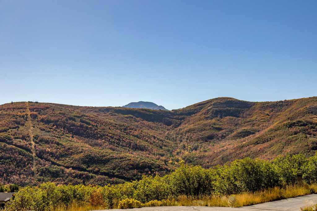 5855 E PIONEER RIDGE CIR Salt Lake City, UT 84108