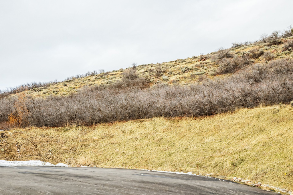 5855 E PIONEER RIDGE CIR Salt Lake City, UT 84108