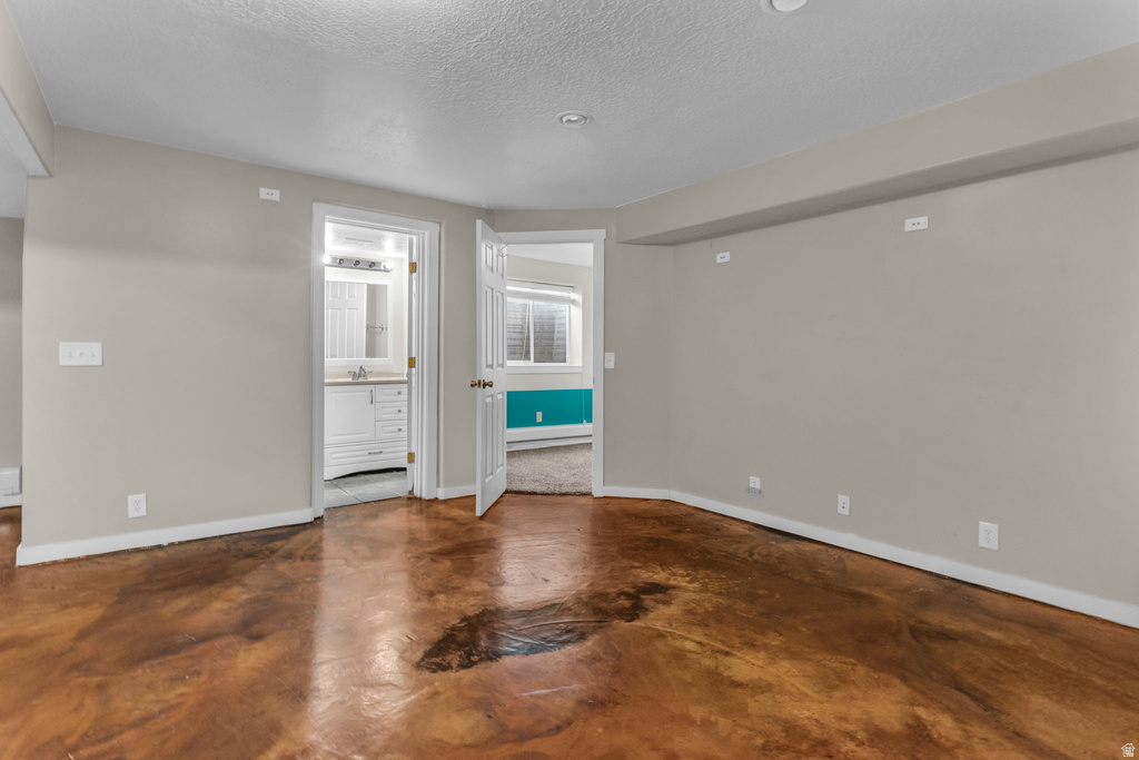 5808 S DUCK POND LN Taylorsville, UT 84123