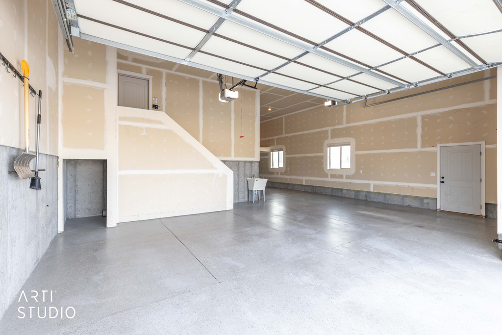 2673 W 2125 N Farr West, UT 84404