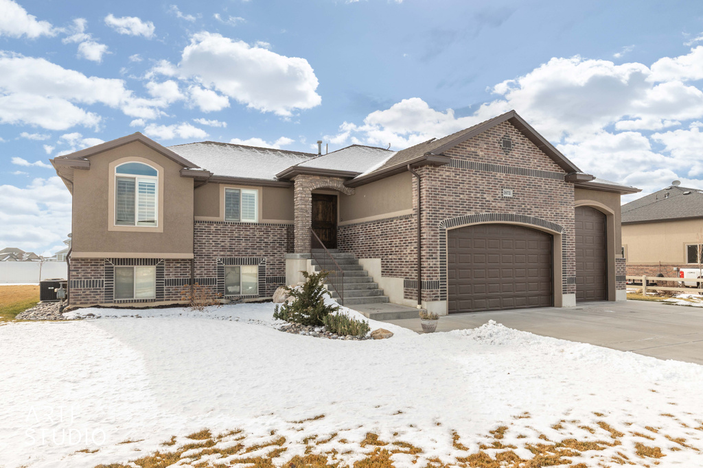 2673 W 2125 N Farr West, UT 84404