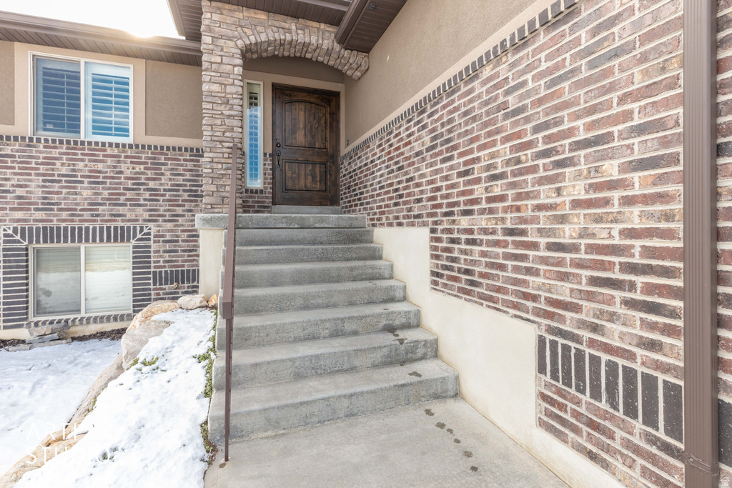 2673 W 2125 N Farr West, UT 84404
