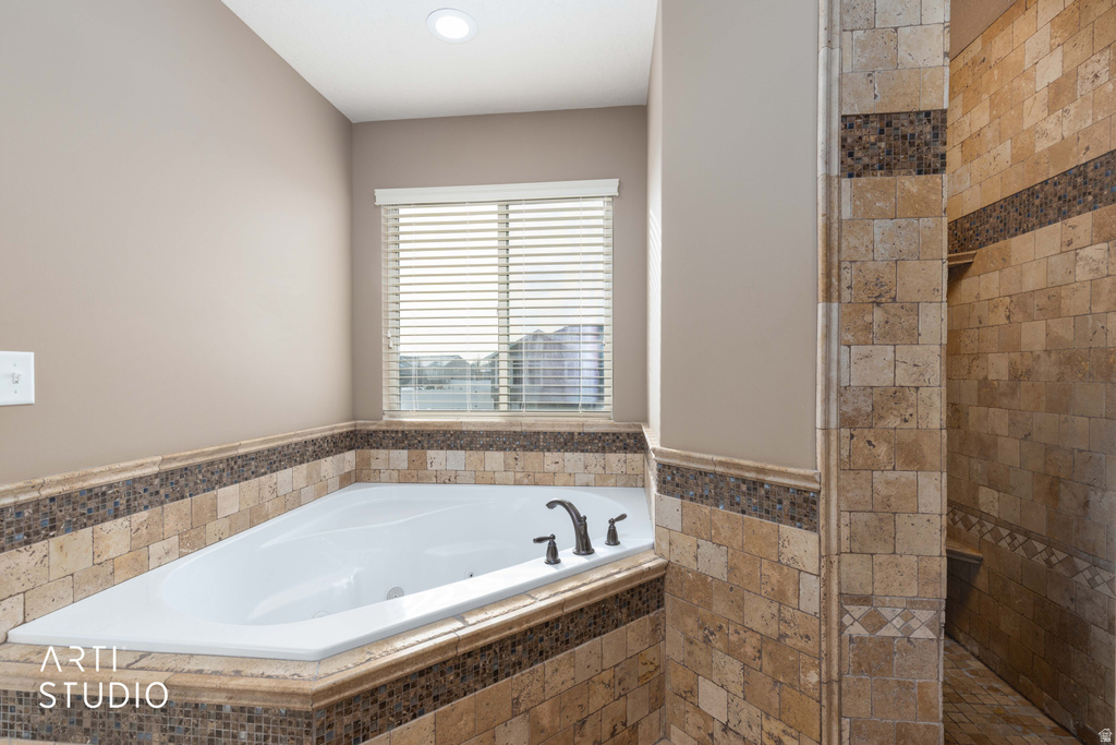 2673 W 2125 N Farr West, UT 84404