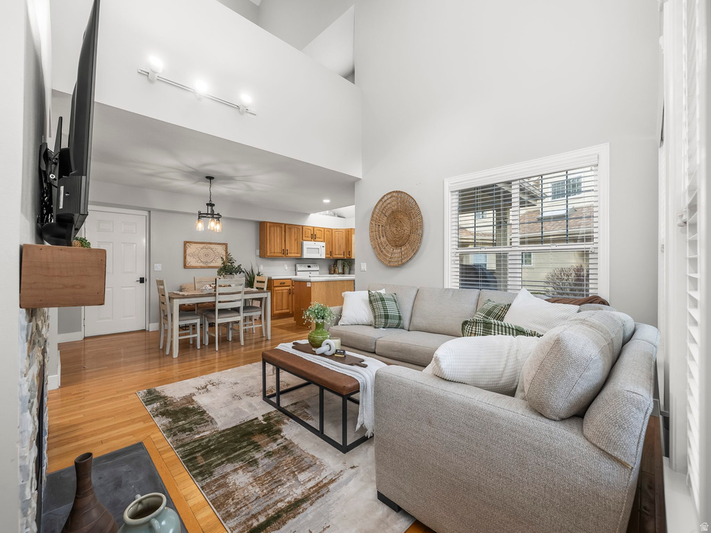 588 E BRIARSPRINGS CIR Midvale, UT 84047