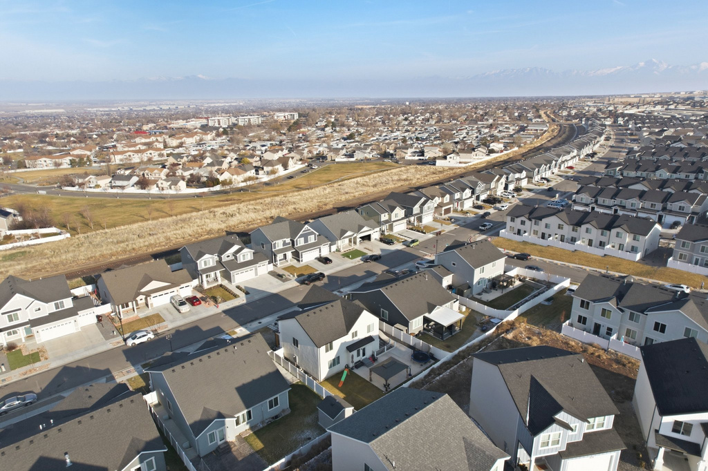 8703 W BECKVILLE DR Magna, UT 84044