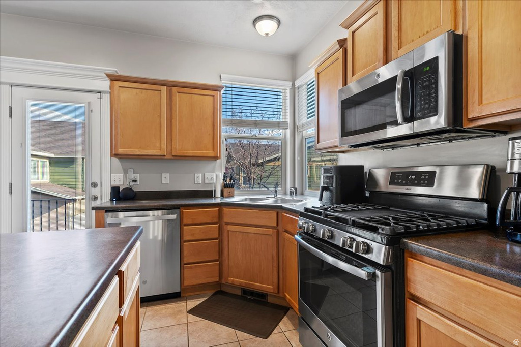 810 N FARMINGTON XING Farmington, UT 84025