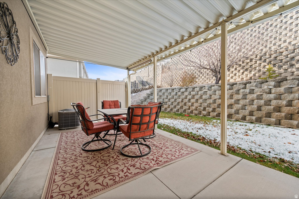 1827 E WHITETAIL DR Layton, UT 84040