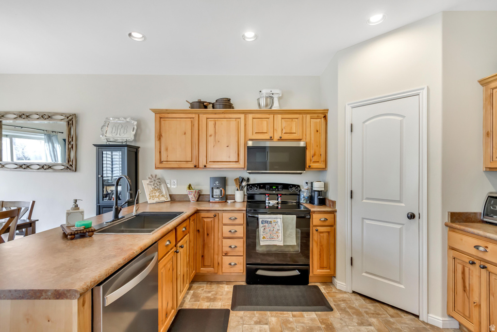 941 W VILLAGE BEND LN #M 1 Midvale, UT 84047