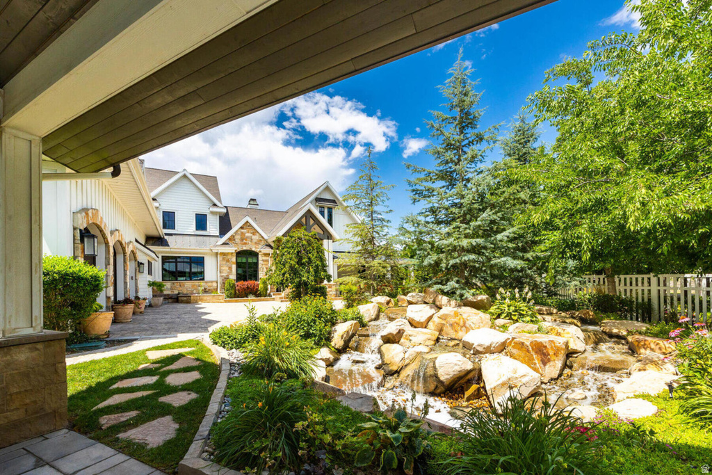 9456 S REDWOOD RD South Jordan, UT 84095