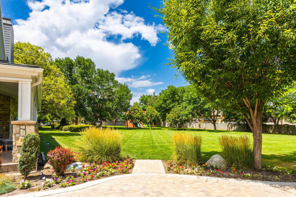 9456 S REDWOOD RD South Jordan, UT 84095