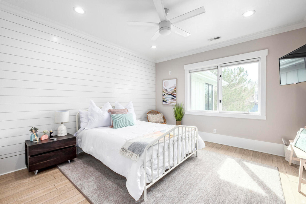 9456 S REDWOOD RD South Jordan, UT 84095