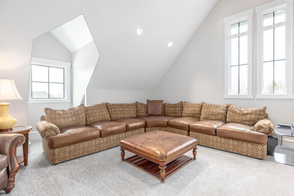 9456 S REDWOOD RD South Jordan, UT 84095